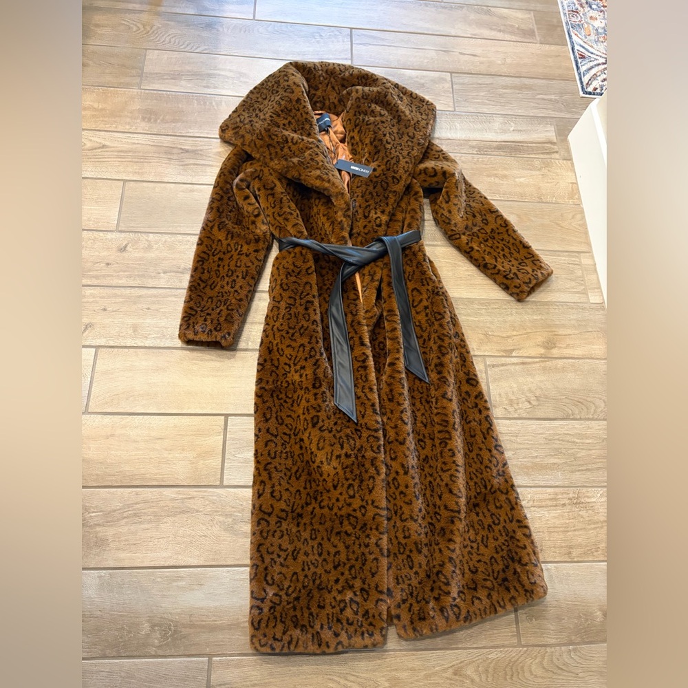 Fashion Nova Night At The Met Faux Fur Coat XS New with tags - Picture 3 of 8